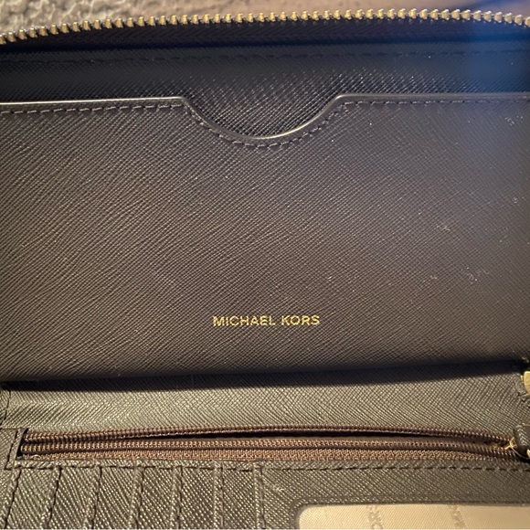 Michael Kors brown leather wallet in very good condition - Picture 1 of 7